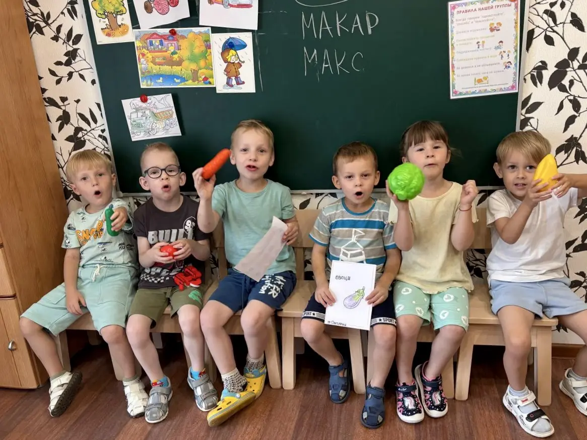 Дети старшей группы на занятии